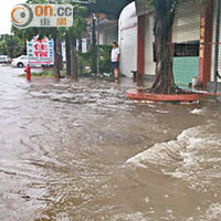 汕頭多條街道均嚴重水浸。