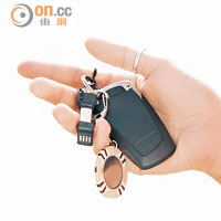CulCharge採鎖匙扣形設計，可作裝飾穿戴。