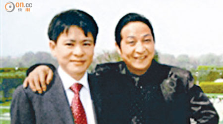 鄒勇（左）生前與王林合照。（資料圖片）