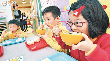 家長應教導子女養成均衡飲食習慣。