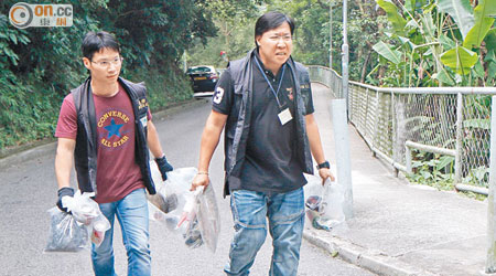 警方在藏參地點檢獲大批證物。（黃永健攝）