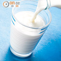 本港奶類製品的含鉛標準亦遠遠落後於其他國家。