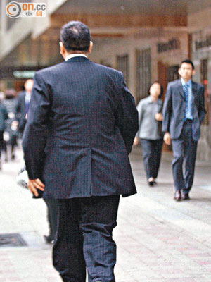 英國研究指出，年長男士若每日有步行廿分鐘的習慣，可減心臟病風險。（資料圖片）
