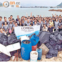 不同品牌及公司都參與「清潔香港」活動，並樂在其中。