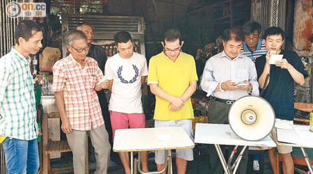 衙前圍村村民揚言會到市建局總部紮營以示抗議。（鍾君容攝）