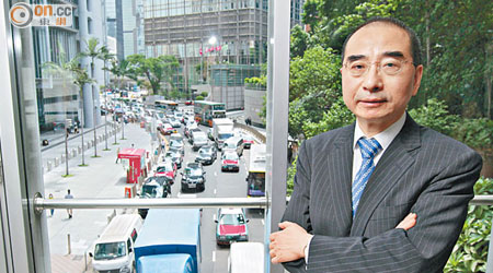 郭琳廣預計香港塞車問題將不斷惡化，建議大幅提高違例泊車罰款額。（袁志豪攝）