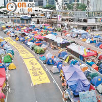 佔領一周年在即，雙學及佔中發起人齊齊「認低威」。