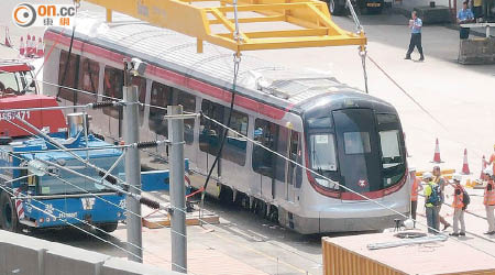 有網民昨午上載聲稱為沙中線列車車頭的最新相片，讓公眾一睹其「真身」。