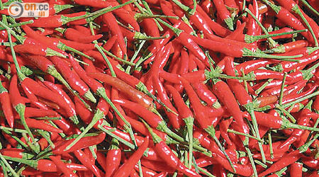 紅辣椒含豐富辣椒素，有助殺死癌細胞。
