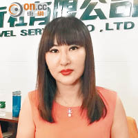 深圳旅界<br>康輝旅行社港澳部經理肖小姐：今年嘅十‧一假期港澳遊生意較去年下跌近四成。