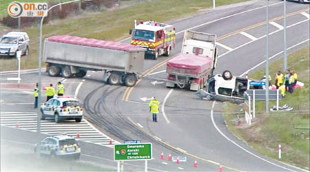 去年新西蘭的車禍造成三死一傷。