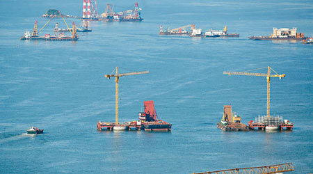 港珠澳橋工程延誤令成本提高。（資料圖片）