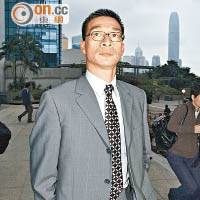 前高級警司冼錦華○三年被裁定公職人員行為失當罪名。