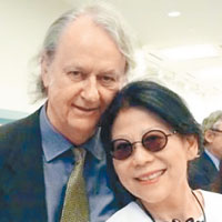 嚴雪瑞與丈夫Roger Uren。（互聯網圖片）