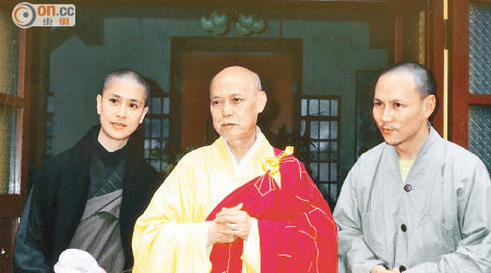 演藝界人士黃元申（右）及廖鳳明（左）出家時曾跟隨聖一法師。（資料圖片）