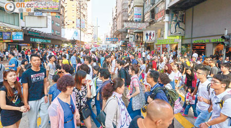 香港 <br>香港到三十年後住戶數量增加五十萬戶，相當於三個半沙田新市鎮。（陳章存攝）