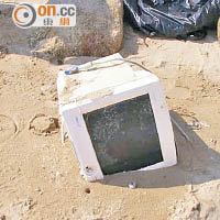 電腦顯示屏也是其中一項於海中發現的垃圾。