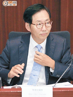 新任財委會主席陳健波首次下令「剪布」。（袁志豪攝）
