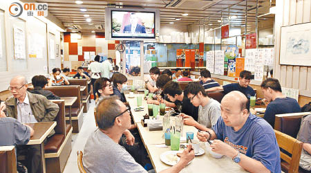 港人愛到茶餐廳吃早餐，腸仔、火腿及午餐肉更是必備選擇。