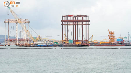 本港多項大型基建工程近年陸續動工，對人手需求愈益增加。