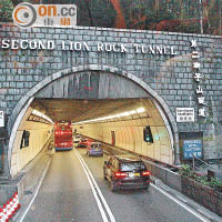 獅隧是來往新界及九龍的要道，隧道公司員工罷工恐導致交通嚴重擠塞。（羅錦鴻攝）