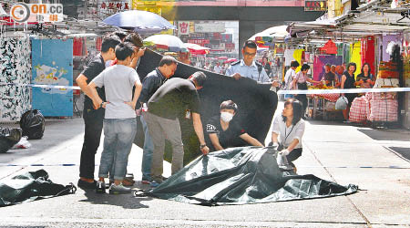 警方封鎖花園街調查男子墮樓案件。（趙瑞麟攝）