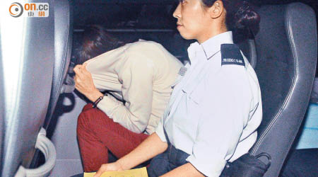 被告李潔珍昨被判監兩年半後由囚車押走。（羅錦鴻攝）