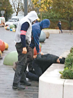 比利時警方拘捕恐襲疑犯。（互聯網圖片）