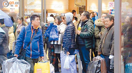 日本 <br>日本擬放寬旅客退稅限制，勢進一步增加旅客的購物意欲。