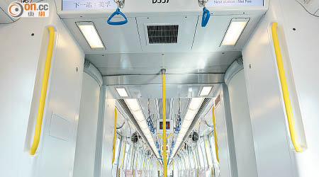港鐵會升級西鐵的車廂設備，如增加車卡連接通道顯示屏。（港鐵提供）