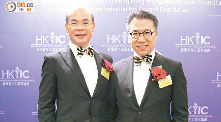 張華強（左）接替嚴志明（右）成為新一任香港青年工業家協會會長。（溫國佳攝）