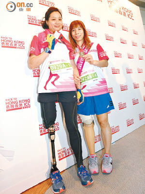 「刀片跑手」翟文鳳（左）指下一個目標是明年參加香港馬拉松。