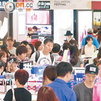 南韓 <br>南韓明年起將即時免稅範圍擴展至市內免稅小店。