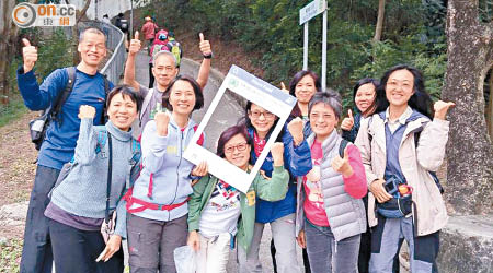 保衛郊野公園聯盟促請政府履行承諾，保護郊野公園。