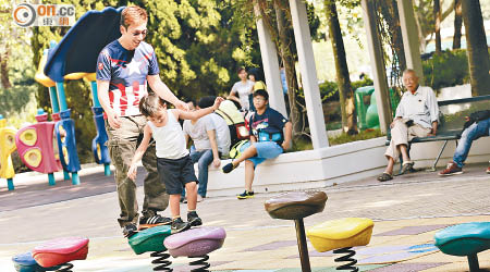 公園遊樂設施可提供不同玩樂體驗予孩童。（何頴賢攝）