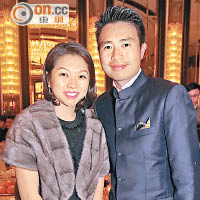 保良局前主席呂鈞堯（右）及太太Miyong甜蜜拍拖現身籌款晚宴。