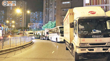 鞍祿街 <br>鞍祿街的旅遊大巴及重型車輛於凌晨開動時發出噪音，擾人清夢。