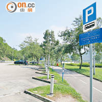 烏溪沙落禾沙里的公共泊車位屬區內僅有的旅巴路旁泊位，但清晨時難以抵達取車。