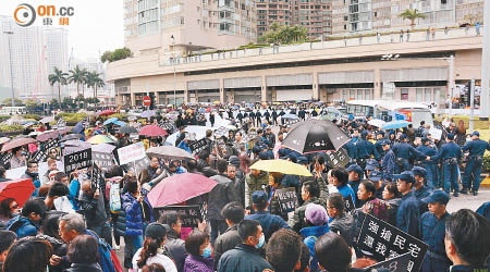 警方指有逾一千四百人參與集會，主辦一方則指有三千人參加。