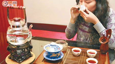 不少港人喜愛品茶，但市面出售的茶葉質素參差，選購茶葉時要分外小心，以免飲錯毒茶傷肝損腎。
