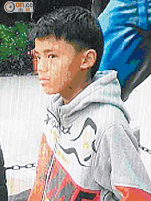 兄 <br>被尋回的十四歲尼籍男童。