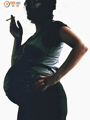日本研究發現，孕婦吸煙令BB出生時體重較輕。