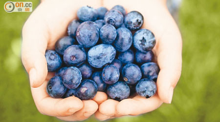 研究指莓類水果（圖）或紅酒有助減低患勃起功能障礙症的風險。