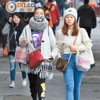 外國的氣象預測本港周日市區溫度跌至攝氏二至三度。