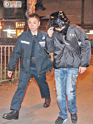 其中一名被捕管理員。（文健雄攝）