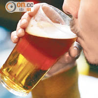 啤酒是高「普林」飲品，患者絕不宜多飲。