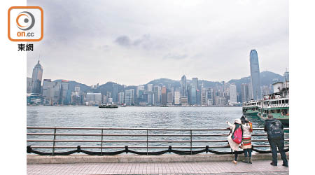內地學者評論文章指，香港面臨邊緣化危機。（羅錦鴻攝）