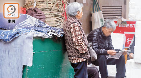 以六十五歲或以上本港居民為發售對象的銀色債券，將享有高於一般iBond的投資回報。（蘇文傑攝）