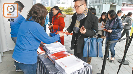 預算案與市民生活息息相關，但曾俊華過去主理的預算案均嚴重錯估政府收支，影響資源分配。（高嘉業攝）