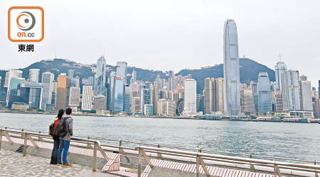 港府未能遏止假難民問題，香港恐變成難民港，淪為公帑「黑洞」。
